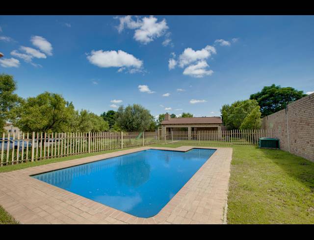 2 BEDROOM APARTMENT RENTED IN FOURWAYS